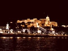 -多瑙河畔鞋履雕塑