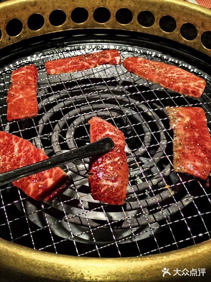 真的有人下了高铁来这家吃烤肉耶!