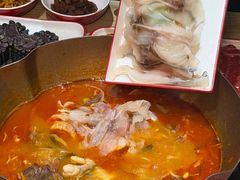 -毛辣果·贵州红酸汤牛肉火锅(西单店)