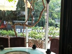 -刘姐啤酒鱼民族演艺餐厅(西街总店)