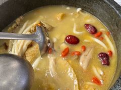 -南渝食府.墨脱石锅松茸鸡