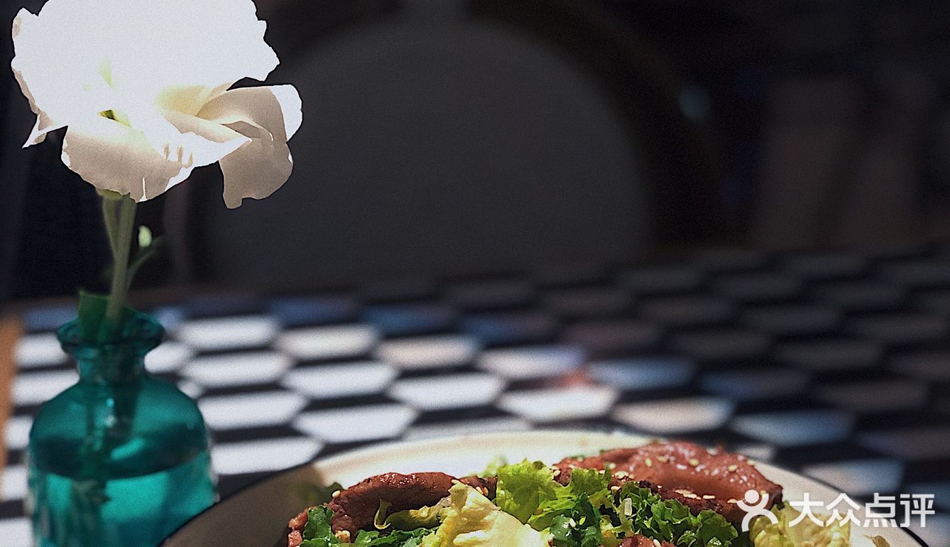 想吃伯爵红茶千层,海鲜意面,于是搜了这家西餐