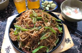 Green Pepper and Pig Intestine Stir-Fried Pancake