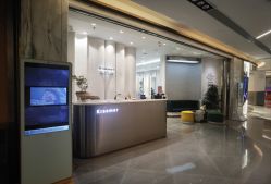 -Kraemer Paris  苏豪路易士·嘉玛发廊