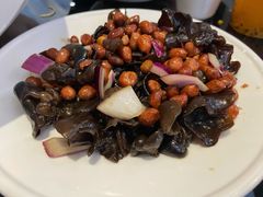 圆葱拌云耳-皇城根·烤鸭·鱼头·家常菜(欧亚大观乐活城店)