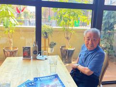 靠窗位-LENBACH兰巴赫西餐啤酒坊(大连东港店)