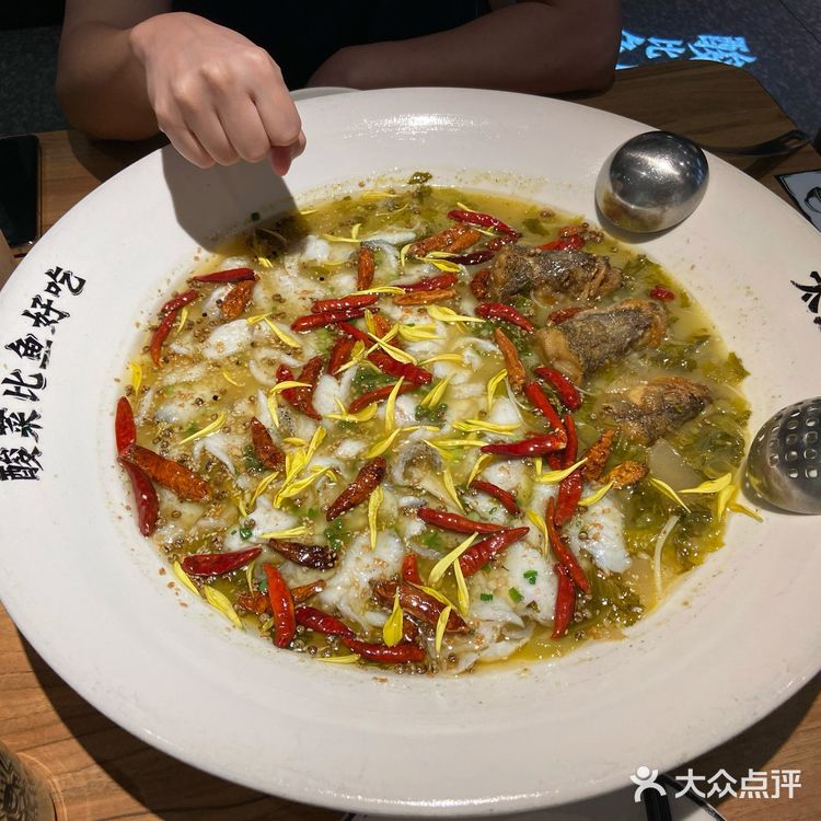 环境： 店面不大，但是翻桌倒是挺快
