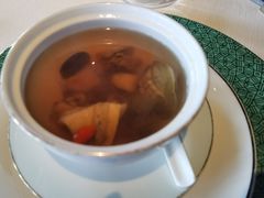 养肝草雪莲籽炖鲍鱼汤-三号黄浦会Canton Table