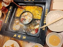 -老牌坊云南鱼豆花火锅(爱建店)