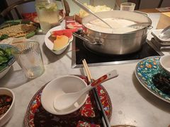 -尚尚仙·酸汤猪手·猪肚鸡火锅(华联万柳购物中心店)