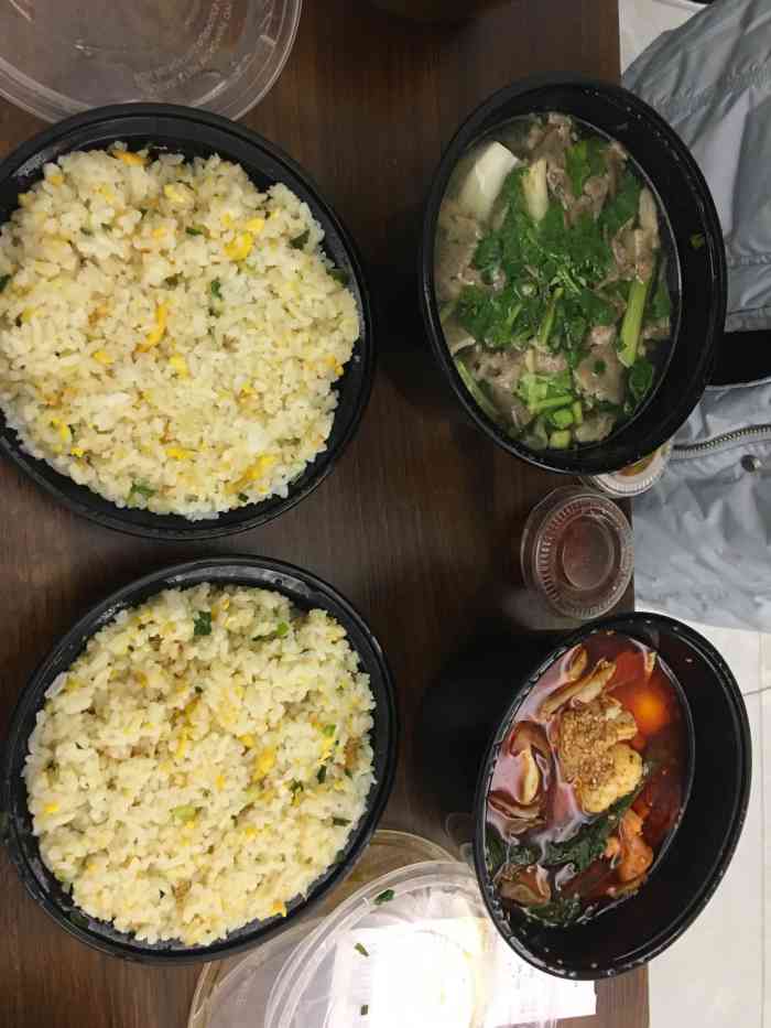 46人赞2绝世小妖2020年4月18日打分在这边吃黄焖鸡发现一家米线,顺便