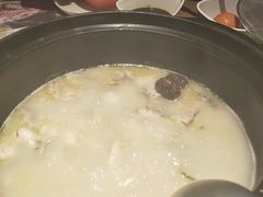 -洪氏嗨捞·广东猪肚鸡·椰子鸡火锅(西咸万象城店)