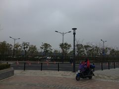 -奕欧来上海购物村停车场