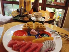 -月亮眼花园餐厅书吧酒吧
