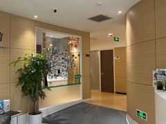 -瑞尔齿科(上海长风大悦城店)