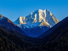 -亚拉雪山风景区