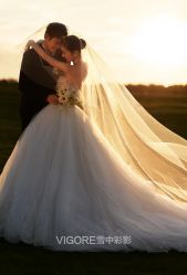 -雪中彩影婚纱摄影·微光艺术中心