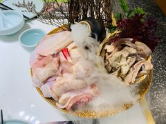 -洪氏嗨捞·猪肚鸡火锅(阳光天地店)