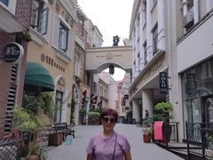 -鲁邦国际风情街(麦世达韩国精品百货店)