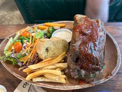 -Chom Cafe and Restaurant