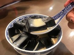 -黄氏许牛奶甜品专家(水晶街店)