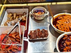 -爆炸头阿姨小四川正宗川味小吃(无任何分店)