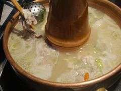 -洞庭洲·防空洞火锅·烧烤·铜锅涮肉(新百广场店)