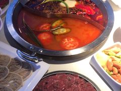 -茅草房·河畔园林火锅
