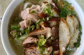 Pork Trotter and Pork Fillet Rice Noodles