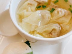 南京鸡汁小馄饨拼雨花茶糕-湖影中餐厅·南京金茂威斯汀大酒店