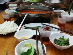 -苗伯妈酸汤火锅