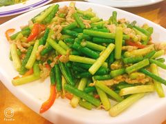 蒜苔炒肉丝-东北农家小院(定西路店)