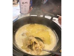 -鲜入围煮花胶鸡海鲜火锅