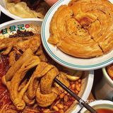 火爆成都的肥肠粉来杭州啦！每样都好吃哭[流泪]