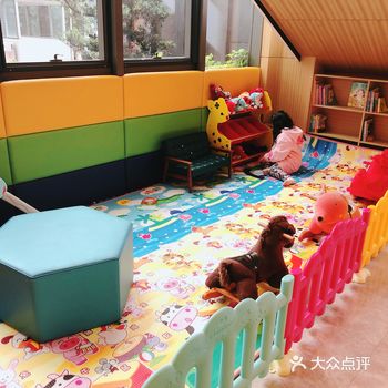 停车很方便,门口也有停车位,下面有地下停车场