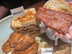 蜂蜜酱香鸡肉三明治-blend咖啡部落(卓悦中心店)