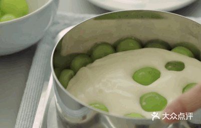 很火的​韩式水果奶油蛋糕，3步就能搞定！