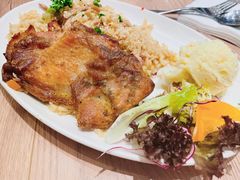 海鲜炒饭配香蒜烤鸡-玛格萝妮比萨屋(四平店)