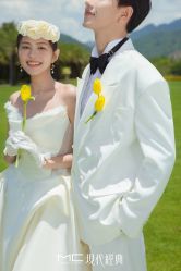 -现代经典婚纱摄影