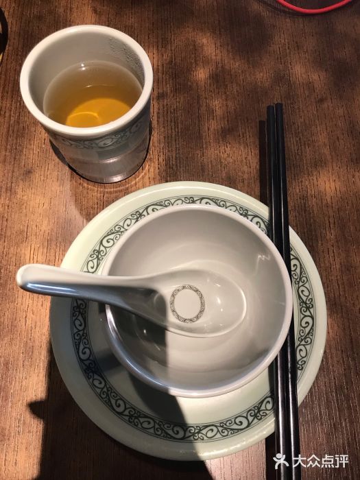 大头虾越式风味餐厅(光明广场店)餐具摆设图片