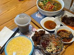 -呷佬·长沙手工米粉(金沙江路店)