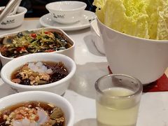 -鲁员外地锅鸡地锅鱼(古墩路店)