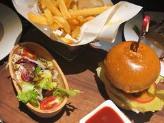 牛肉芝士汉堡-秀·爱尔兰餐吧(上海路店)