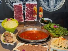 -伴山牛贵州黄牛肉火锅·苗疆非遗艺术餐厅(上海首店)