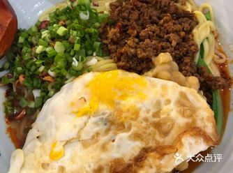 今天出门进市里,只想安静过个两人世界,漫无目的说起盒