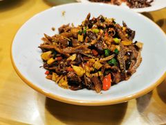 手撕鱼爱上腊牛肉-湘阁里辣(南岭购物广场店)