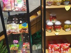 面包甜点陈列柜-陈麻婆豆腐总店