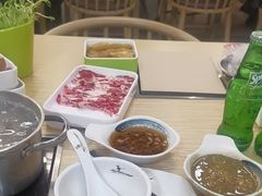 -杨老板·海鲜集市火锅·鲜切牛肉(中防万宝店)