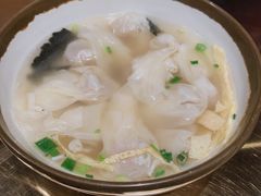 手包小馄饨-龍堂蟹黄小笼包(万家丽店)