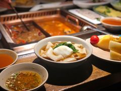 -老牌坊云南鱼豆花火锅(哈西万达店)
